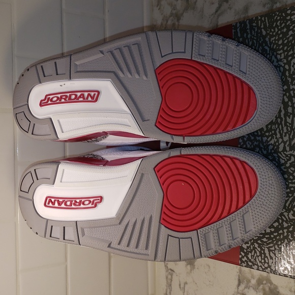 Air Jordan 3 Retro "Cardinal Red" - Picture 5 of 8